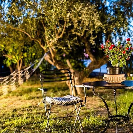 Kitries Summer Getaway - Eden Seaside Suite Kitriai ภายนอก รูปภาพ