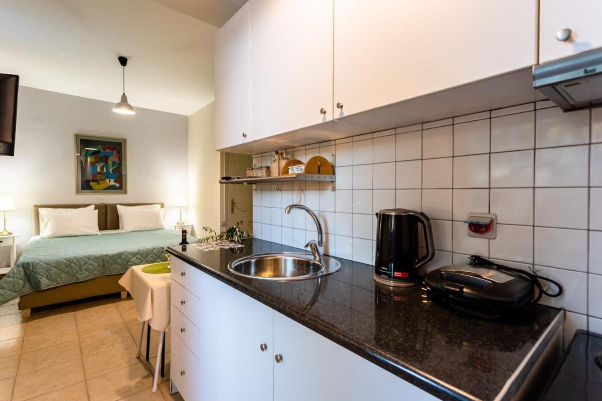 Kitries Summer Getaway - Eden Seaside Suite Kitriai ภายนอก รูปภาพ